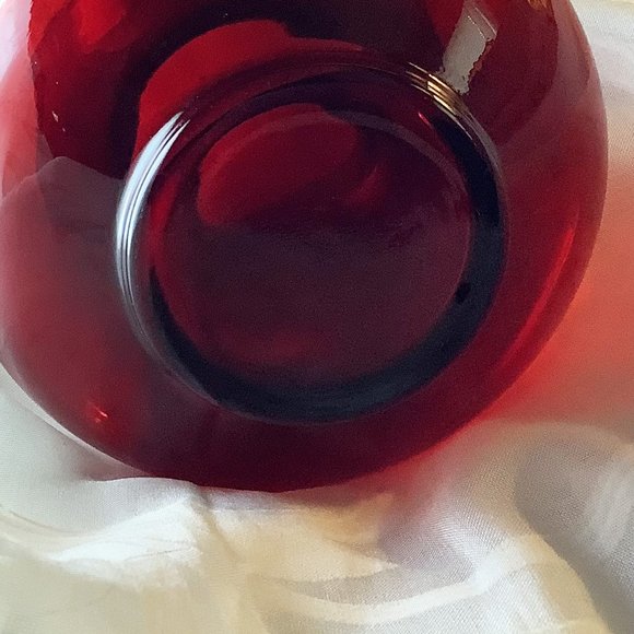 Vintage Handblown Glass Vase Garnet Red Small Ruffled Edge Hand Blown - Picture 6 of 6